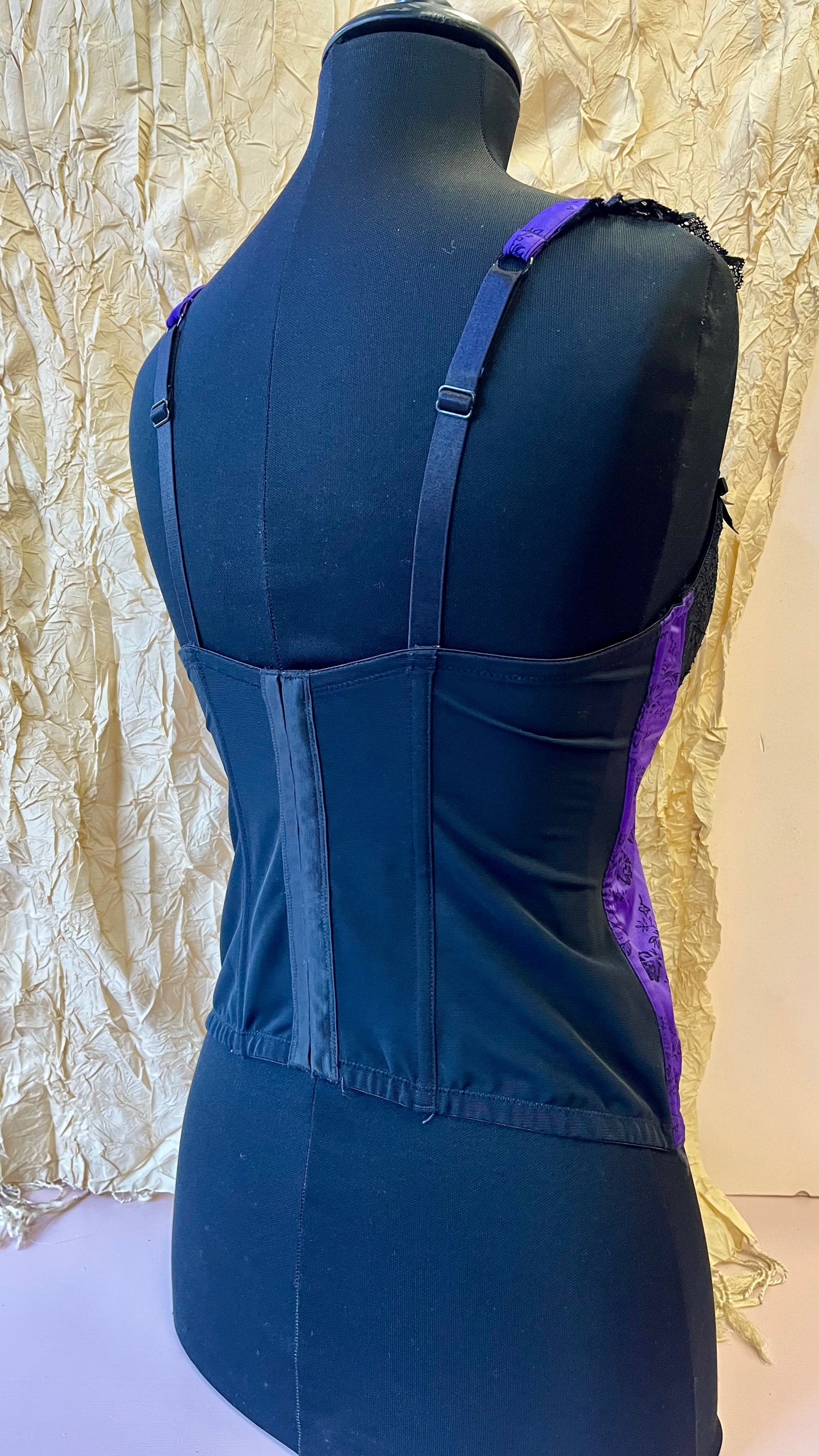 Corsetto con pizzo