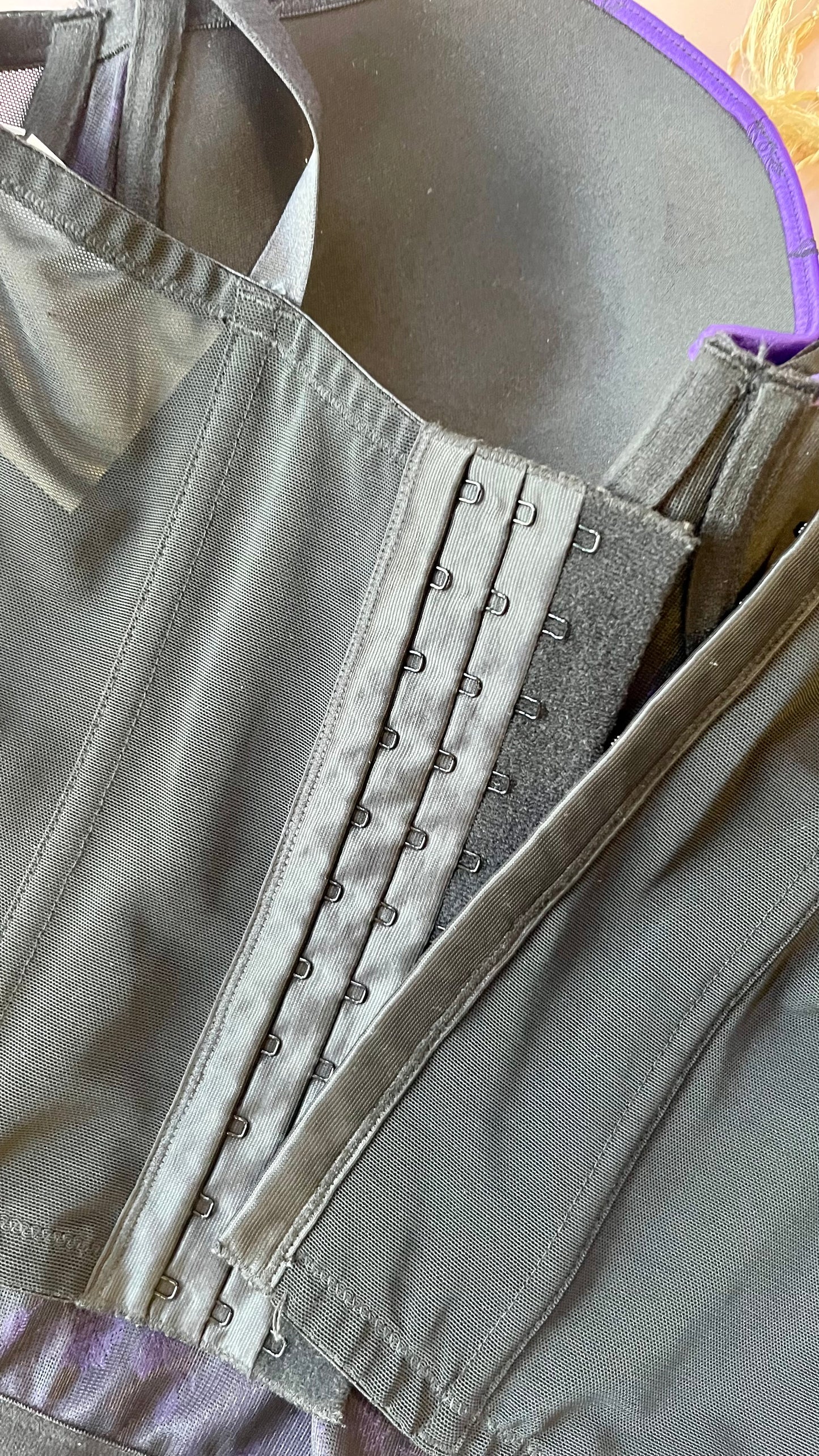 Corsetto con pizzo