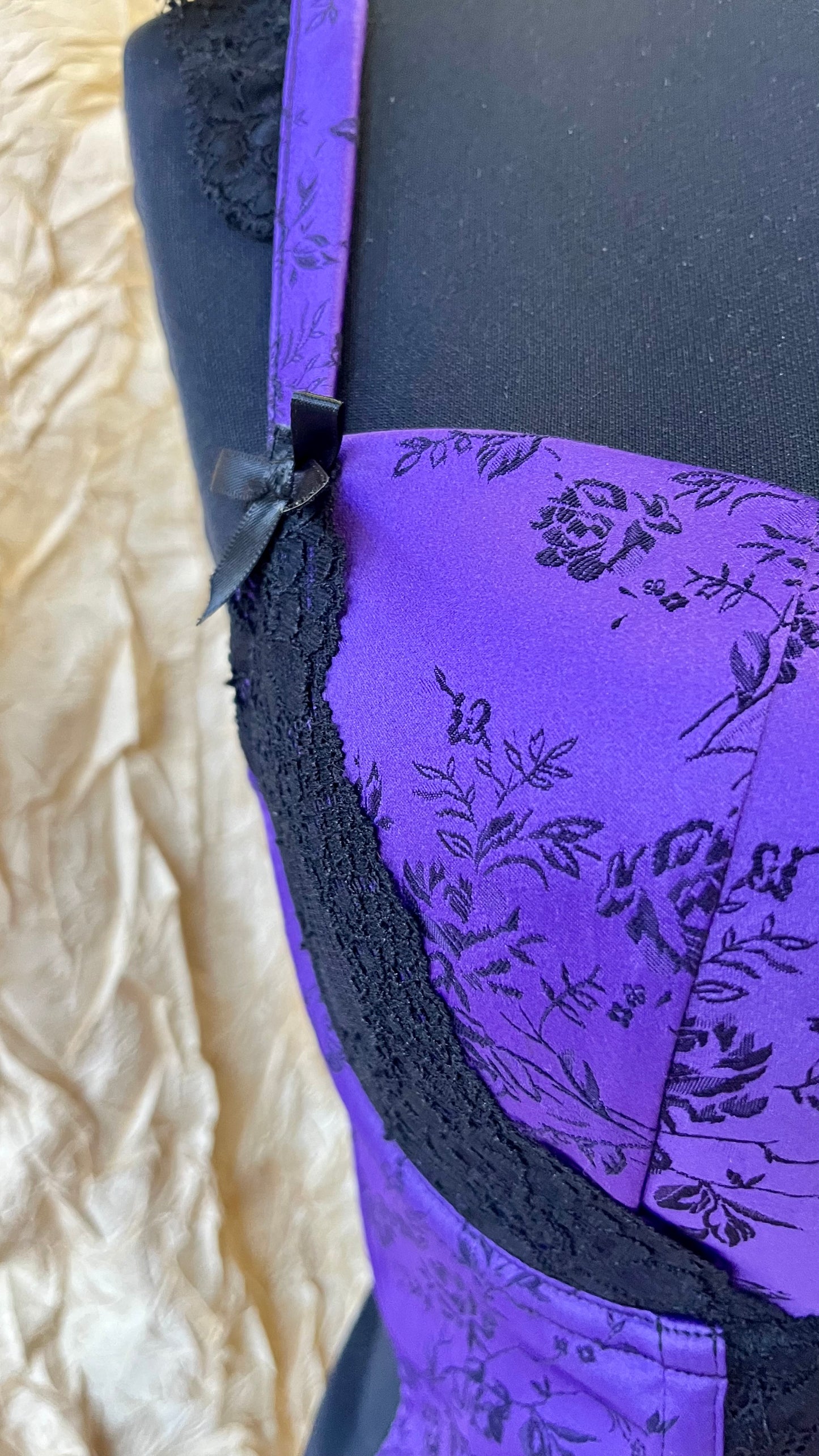 Corsetto con pizzo