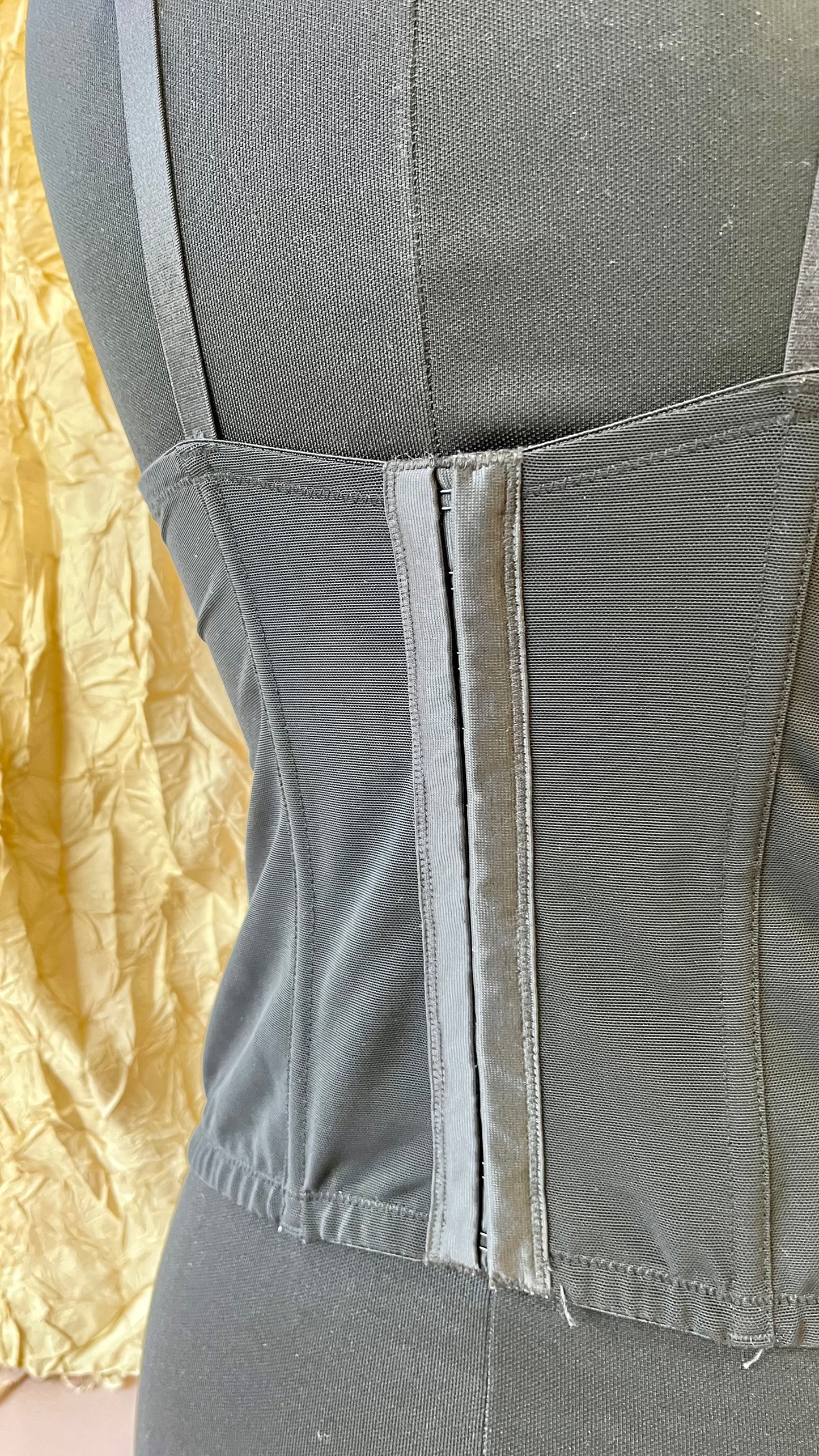 Corsetto con pizzo